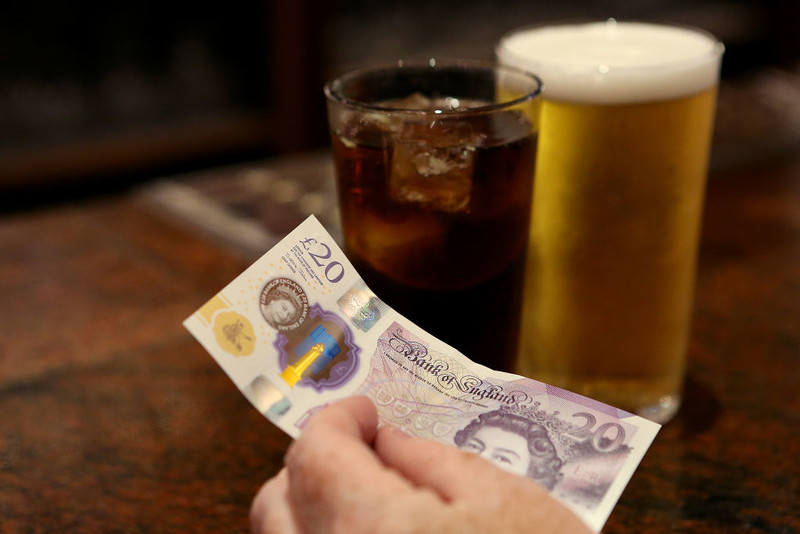 Po raz pierwszy od dekady w UK rośnie użycie gotówki