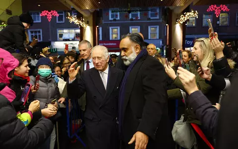 The King visits Ealing. He listened to Polish Christmas carols and heard from Santa Claus that he wa