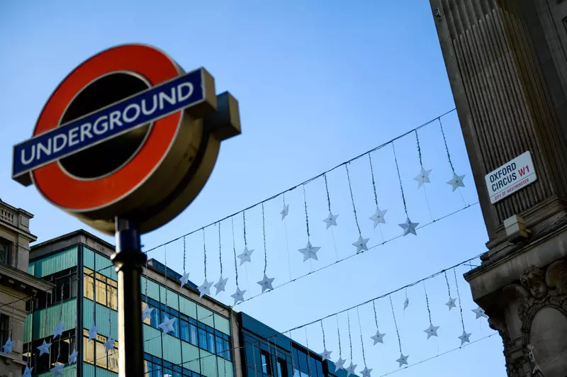 Londyn: Gwałtownie wzrosła liczba pasażerów metra w obliczu przygotowań stolicy do świąt