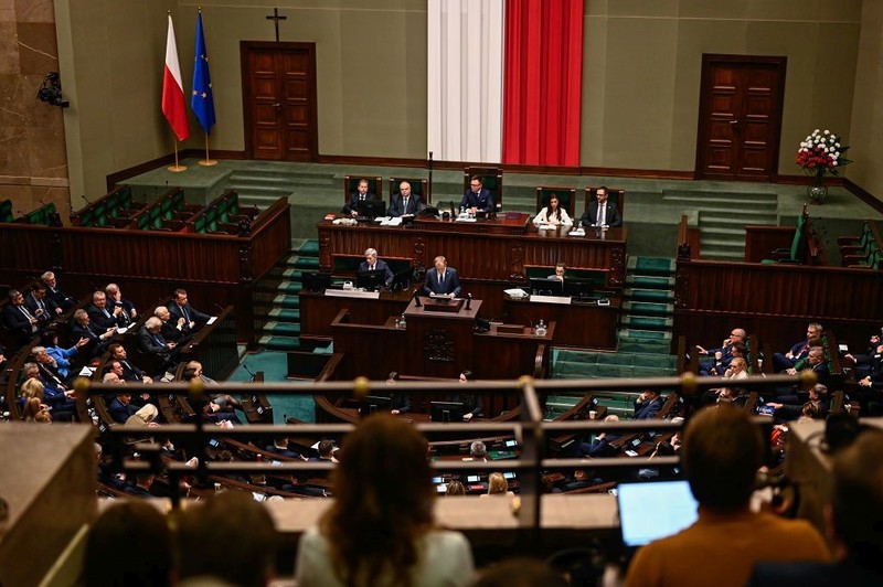 Donald Tusk w exposé: Silna pozycja Polski w NATO i UE, podwyżki dla budżetówki, pomoc Ukrainie
