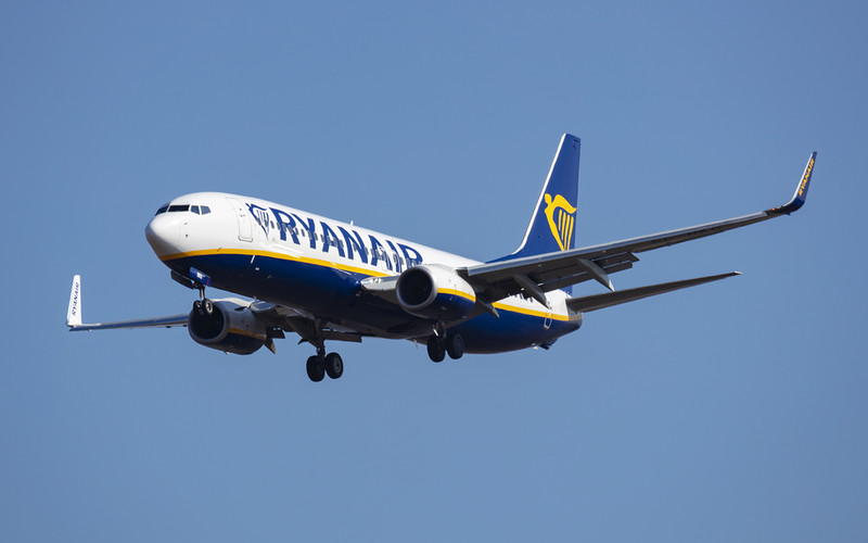 Ryanair apologises for chaos as passengers delayed for hours at UK airport