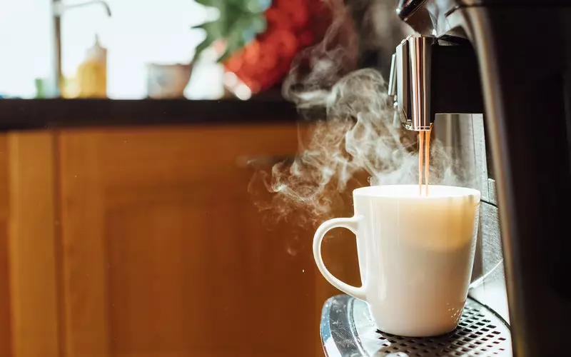 W UK trwa boom na ekspresy do kawy. Powodem rosnące ceny kawy na wynos