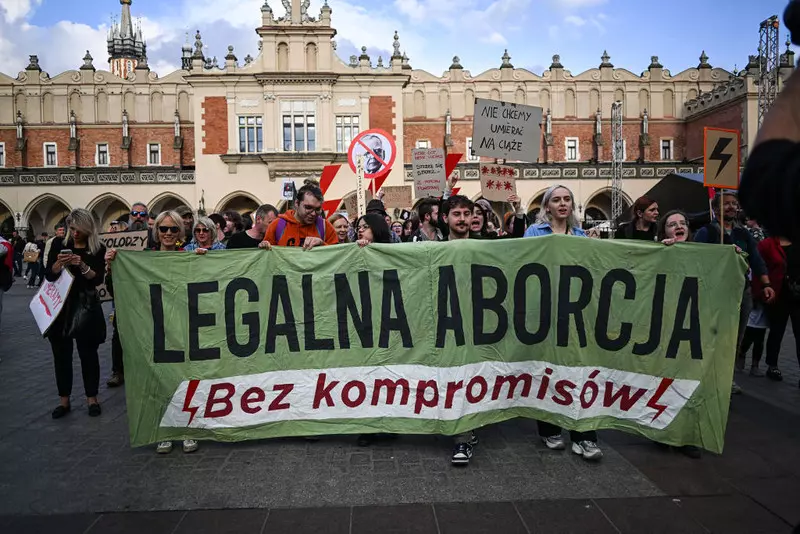 Większość Polaków popiera liberalizację prawa aborcyjnego 