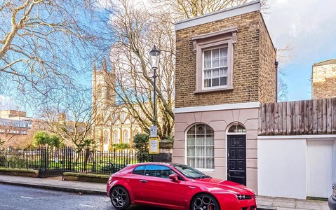 Jeden z najmniejszych domów w Londynie wystawiony na sprzedaż za £600 tysięcy