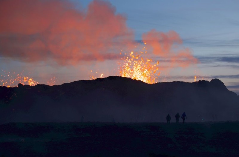 Iceland: Volcano erupts after weeks of earthquakes