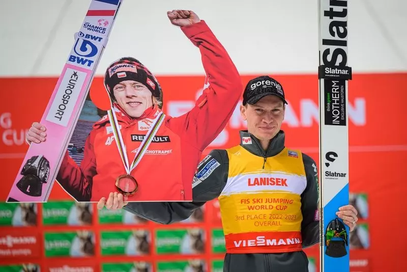 World Cup in ski jumping: Lanisek with fair play award for gesture of support for Kubacki