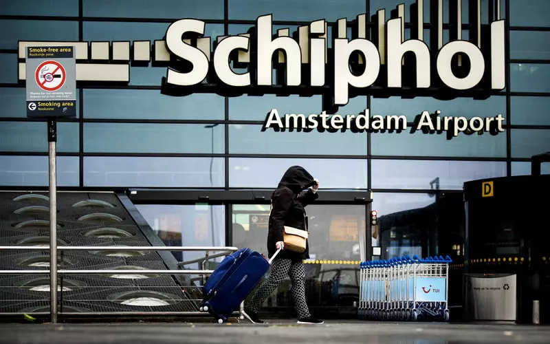 Holandia: Odwołano 200 lotów z lotniska w Amsterdamie z powodu orkanu Pia