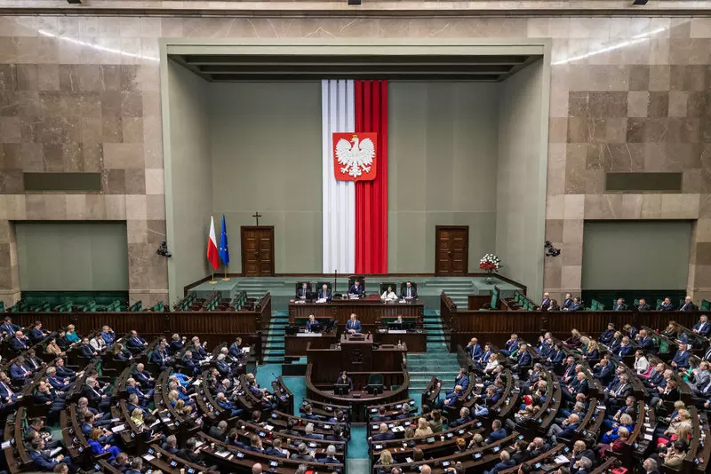 Sejm i Senat nowej kadencji są oceniane przez Polaków znacznie lepiej niż poprzedni parlament