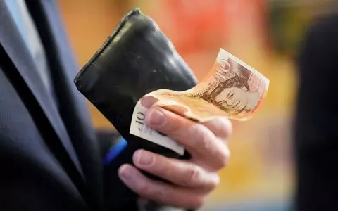 The £10 Christmas bonus that hasn't risen in 51 years