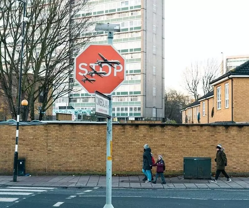 W Londynie pojawiła się nowa grafika Banksy’ego i prawie natychmiast została usunięta