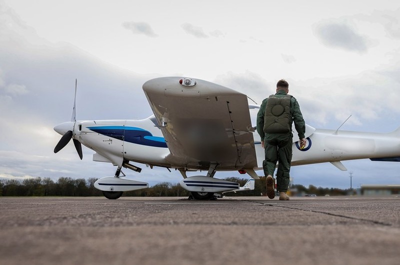 Pierwsi ukraińscy piloci zakończyli podstawowe szkolenie na F-16 w Wielkiej Brytanii