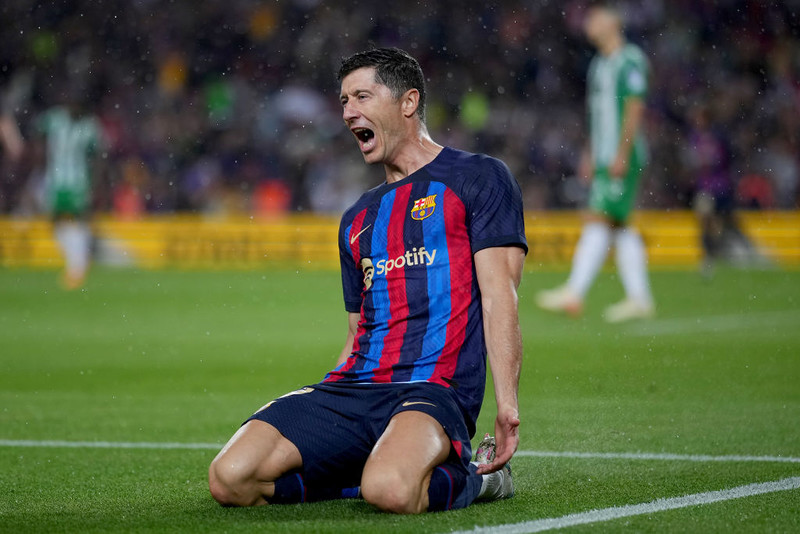 Trudny rok za Robertem Lewandowskim - w reprezentacji Polski i w Barcelonie