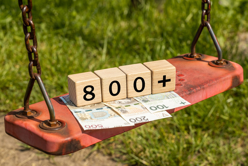 Polska: Świadczenie "800 plus" wchodzi w życie