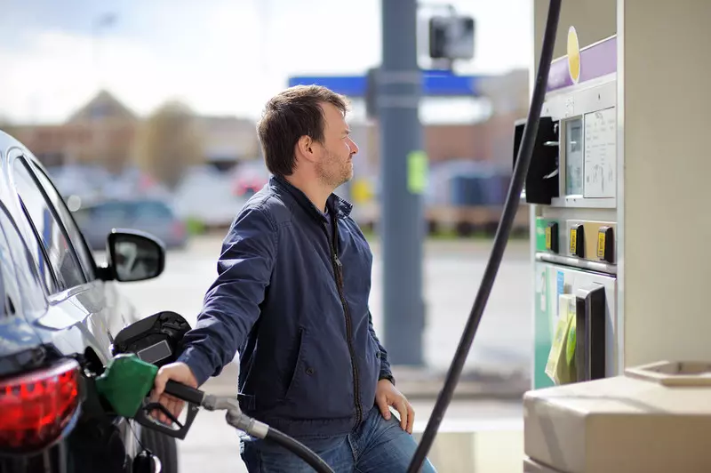 Zmiany na polskich stacjach paliw. Kierowcy mogą tankować nową benzynę