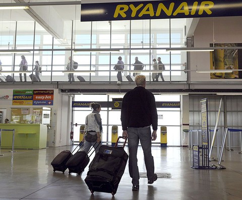 Ryanair falls foul of cabin bag limits