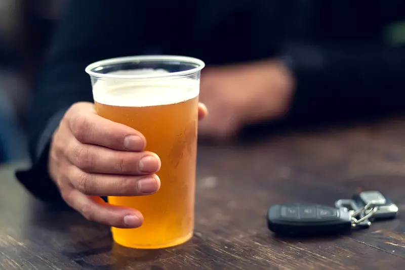 Najliczniejszymi konsumentami napojów nisko- i bezalkoholowych w UK są młodzi ludzie