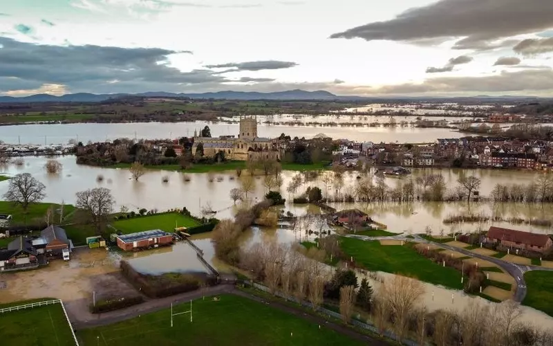 UK: Lokalne powodzie, zakłócenia w komunikacji i dostawach prądu na skutek orkanu Henk