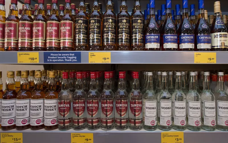 Anglia: Wchodzili do supermarketów, wychodzili z wózkiem pełnym alkoholu. Obaj otrzymali wyrok 