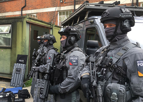 Pięciu nastolatków z Londynu aresztowanych za próbę dołączenia do organizacji terrorystycznej
