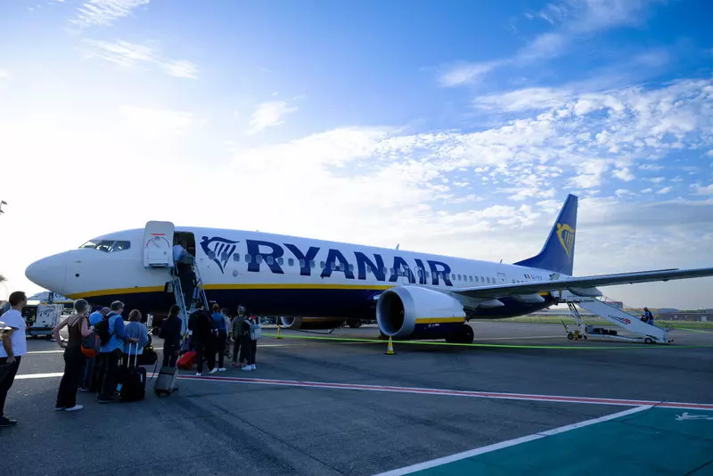 Sprzedaż biletów Ryanaira spadła po tym, jak internetowe biura podróży usunęły ze stron oferty linii
