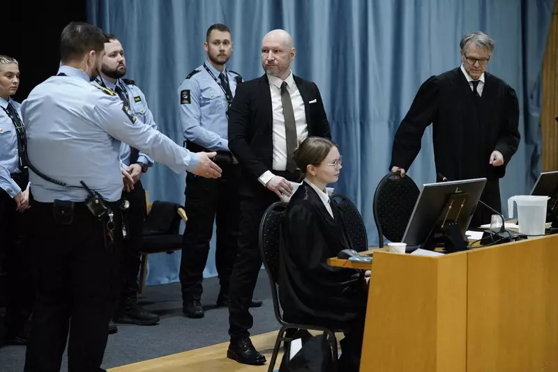 Norwegia: Masowy morderca Breivik ponownie pozwał państwo za swą izolację w więzieniu