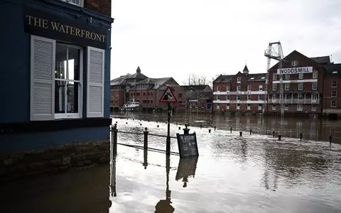 Flood warnings and low temperature alerts in England