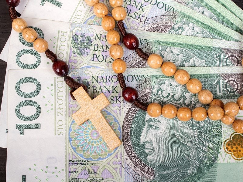 Survey: Poles are in no doubt about who should fund the Catholic Church