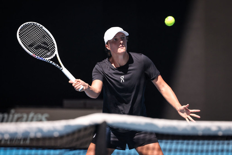 Australian Open: Swiatek to play Kenin in round 1, Linette to play Wozniacki