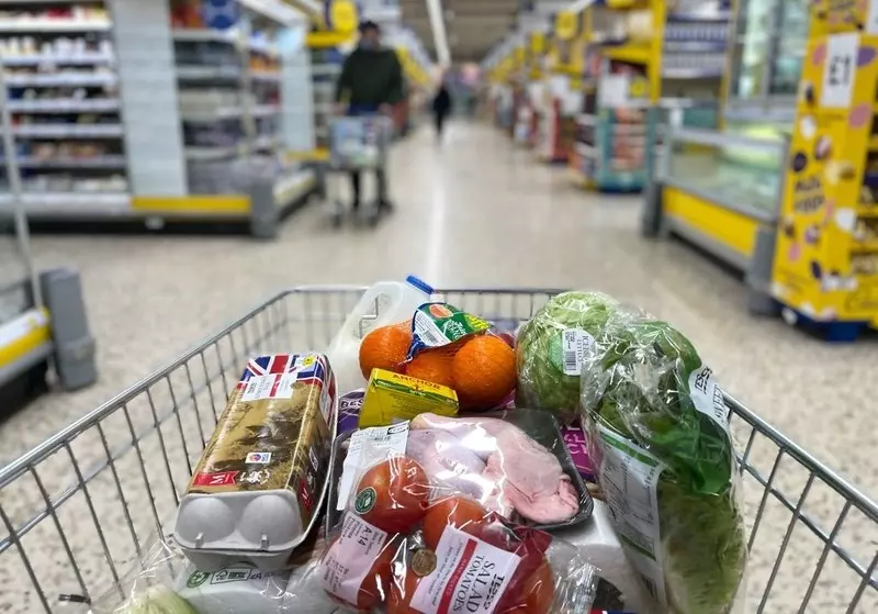 Na żywności w brytyjskich sklepach pojawiła się etykieta "Nie dla UE". O co chodzi?