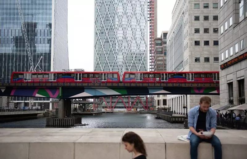 Nowa atrakcja w Londynie. TFL zainstaluje imitacje sterów w pociągach sieci DLR