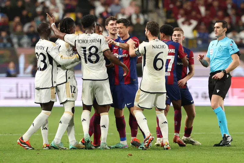 Superpuchar Hiszpanii: Gol Lewandowskiego, ale Real znacznie lepszy od Barcelony w finale