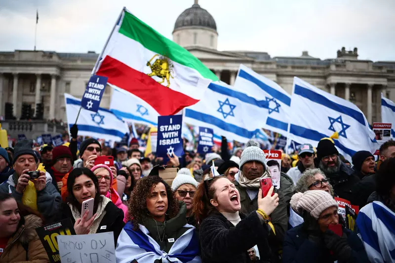 Londyn: Uczestnicy wiecu solidarności z Izraelem żądali uwolnienia przez Hamas zakładników