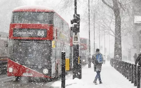 Weather maps show wall of snow approaching London within days