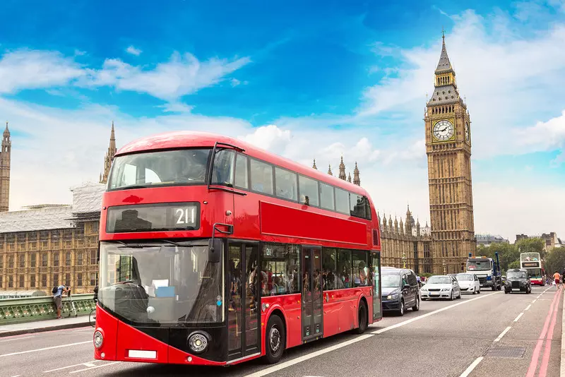 Sadiq Khan zamraża ceny biletów transportu miejskiego w Londynie na rok