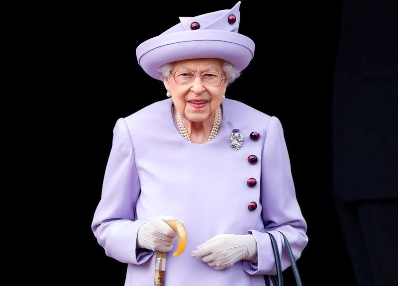 Fine for 'Queen's walking stick' eBay fraud