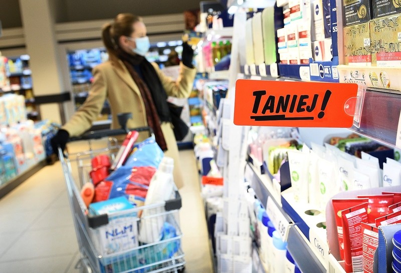 Sklepy w grudniu wyhamowały podwyżki, ale przed Wielkanocą nie powtórzą tego scenariusza