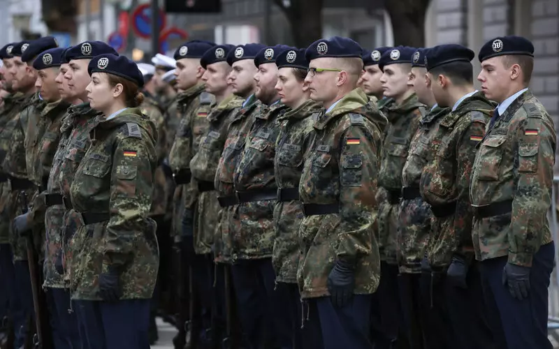 Niemcy: Politycy rozważają służbę żołnierzy bez niemieckiego paszportu