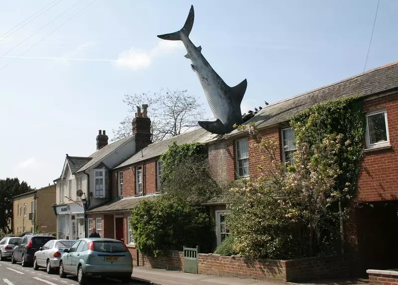 Oxford: Pogłębia się awantura o słynny dom z rekinem w dachu