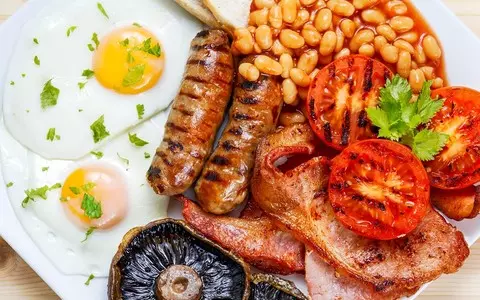 English Breakfast Society recommends swapping tomato for pineapple