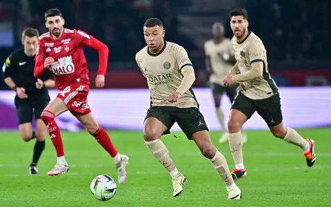 PSG leader draws despite high lead going into the break