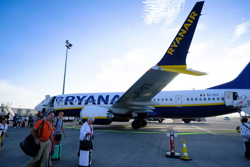 Ryanair obniża prognozy zysku po konflikcie z internetowymi biurami podróży
