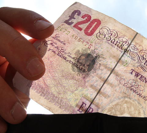 Woman who kept £20 she found on newagents' floor ends up with criminal record