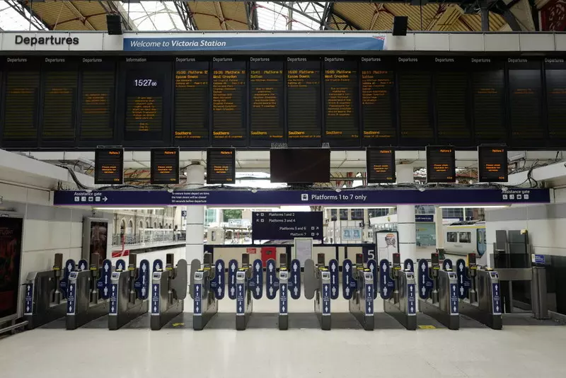 Bilety kolejowe w systemie "tap-in" i "tap-out" będą testowane na 90 kolejnych stacjach w Anglii