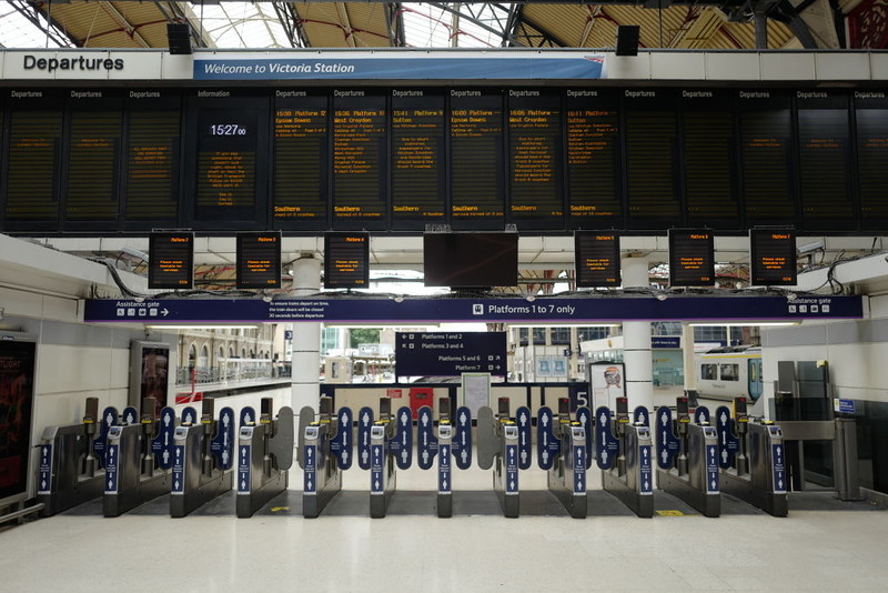 Tap-in and tap-out ticketing to be trialled at 90 more railway stations
