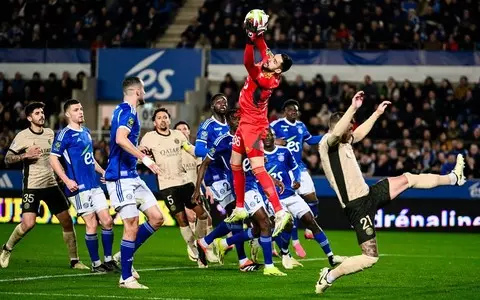 Mbappé misses penalty then scores as PSG beats Strasbourg