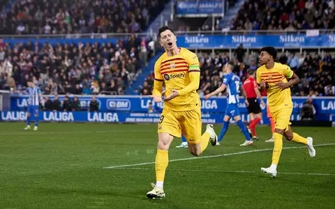 Lewandowski finally scores a goal. Girona draws with Real Sociedad