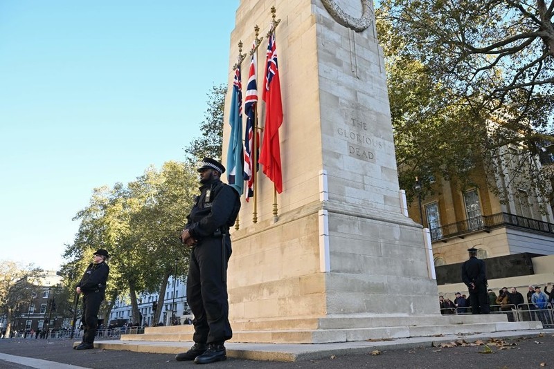 Protesters climbing war memorials could face jail and £1,000 fine