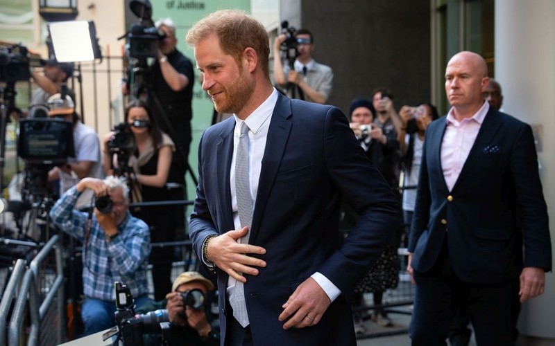Książę Harry otrzyma "znaczącą kwotę" odszkodowania od wydawcy "Daily Mirror"