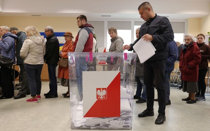Sondaż CBOS: Co było najważniejszym wydarzeniem 2023 r. w Polsce i na świecie? 