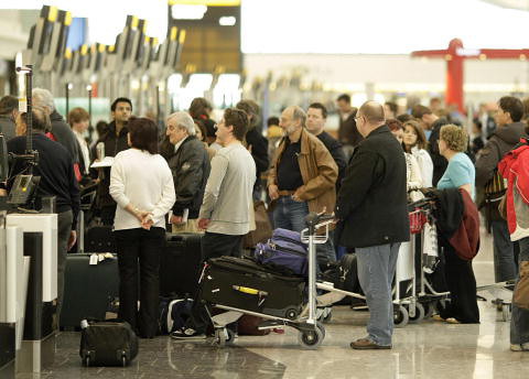 Hundreds of flights cancelled as week of aviation discontent begins
